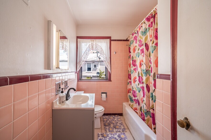 More Photos Of 406-408 Kirkpatrick St, Syracuse Freestanding For Sale