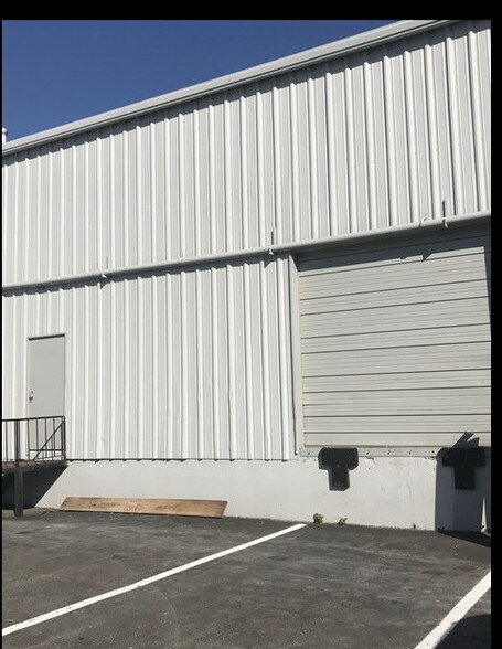 More Photos Of 8170-8180 Newington Rd, Lorton Warehouse For Lease