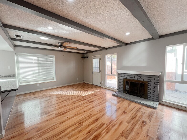 More Photos Of 301 Rivergate Way, Sacramento Multifamily For Sale