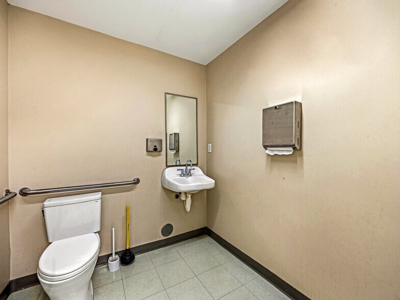 More Photos Of 64 Clingman Ave, Asheville Office For Lease