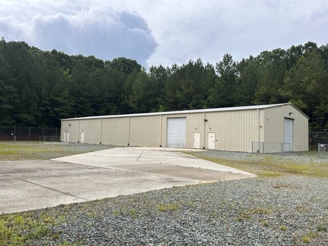 More Photos Of 13117 NC Highway 24/27, Robbins Warehouse For Lease