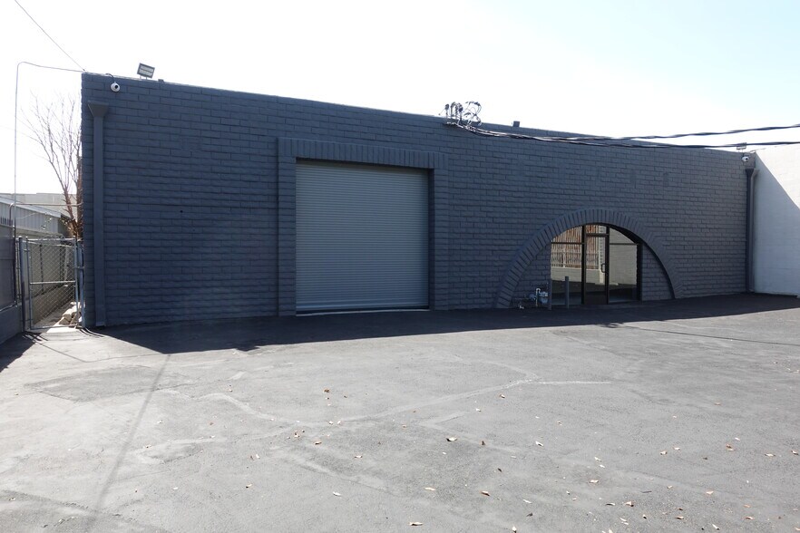 More Photos Of 18334 Eddy St, Northridge Warehouse For Sale
