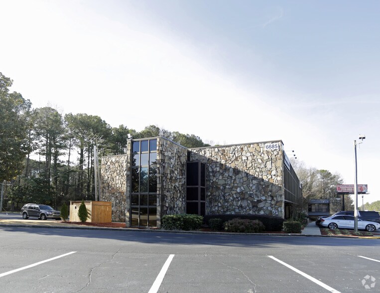 More Photos Of 6685 Peachtree Industrial Blvd, Atlanta Office Residential For Lease