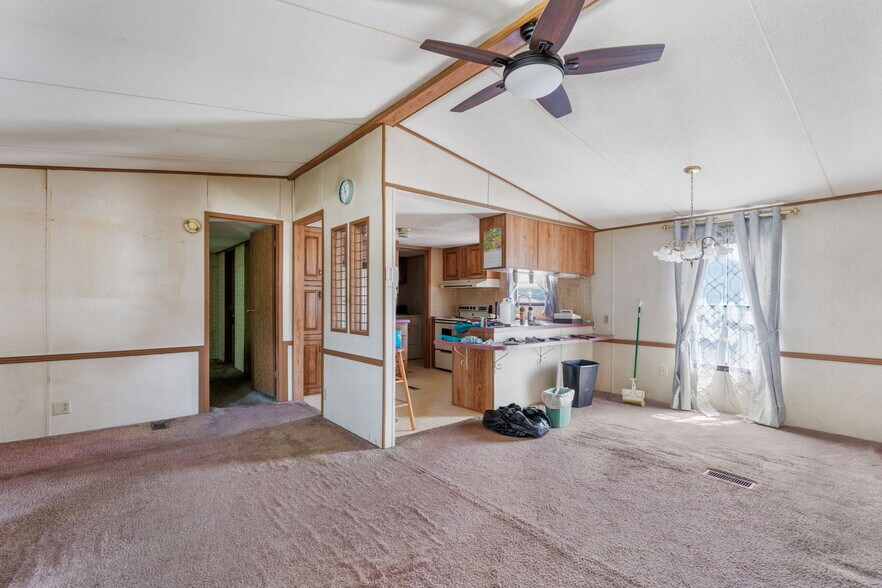 More Photos Of 993 S Hanover St, Pottstown Service For Sale