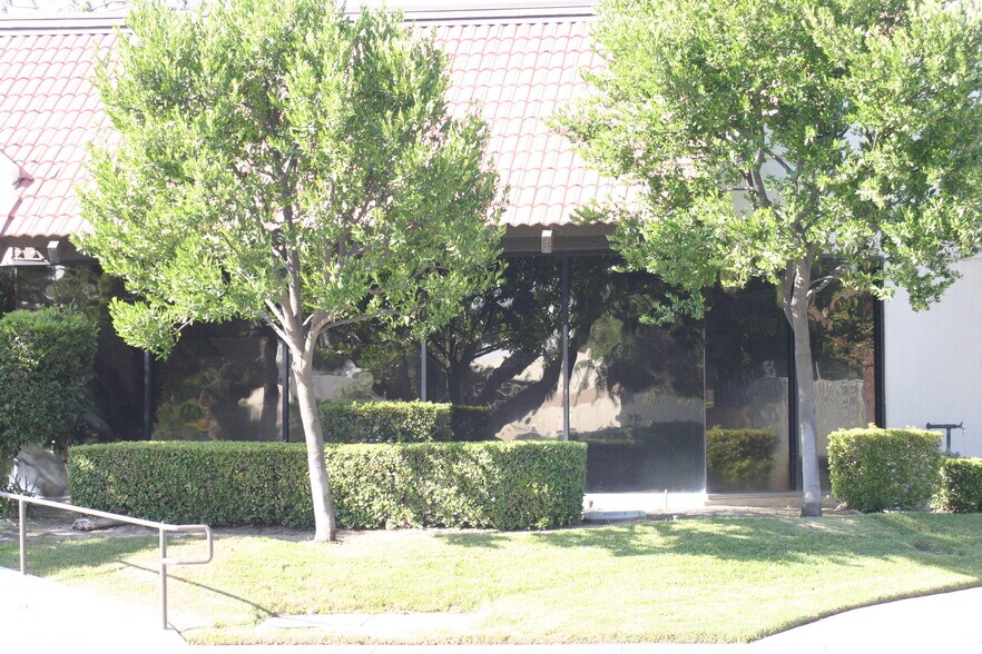 More Photos Of 5301 Office Park Dr, Bakersfield Medical For Lease