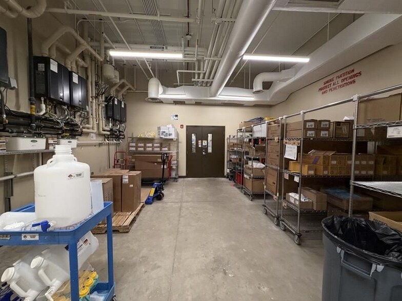 More Photos Of 801 W Bristol St, Elkhart Medical For Lease