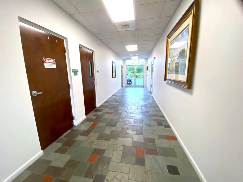 More Photos Of 1105-1129 Saxon Blvd, Orange City Office For Sale