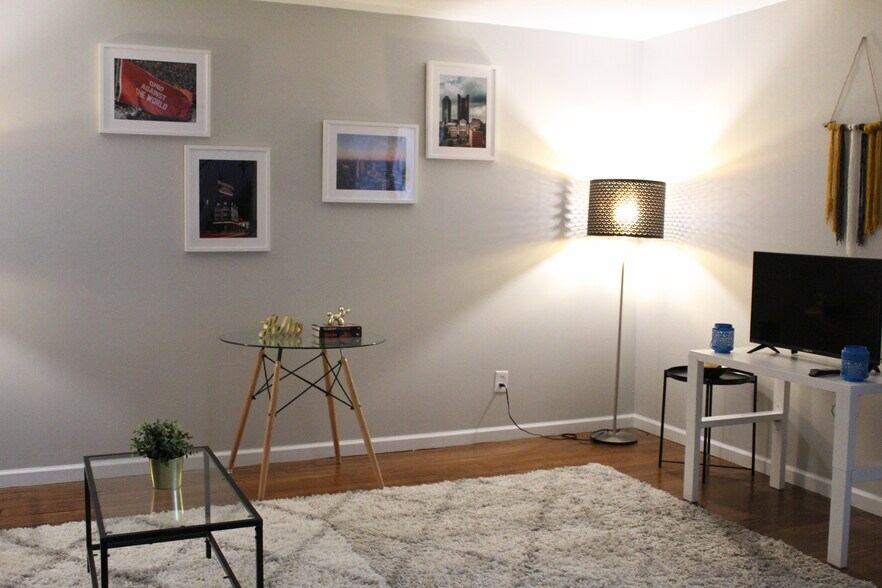 More Photos Of 891 S Weyant Ave, Columbus Specialty For Sale