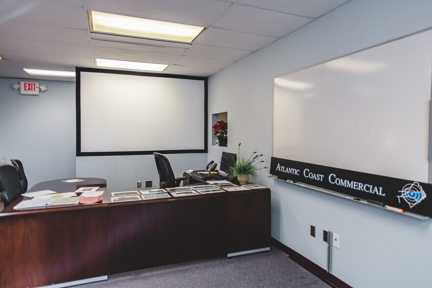 More Photos Of 102 W 3rd St, Winston-Salem Office For Sale