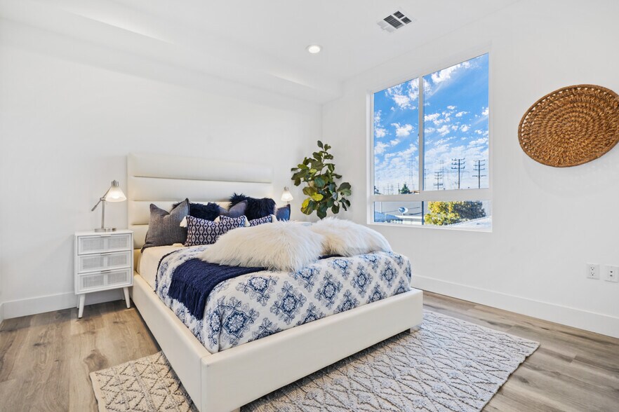 More Photos Of 6056 Craner Ave, North Hollywood Apartments For Sale
