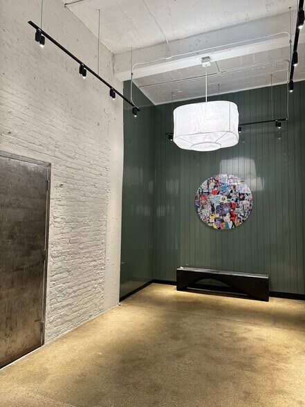 More Photos Of 650 W Lake St, Chicago Loft Creative Space For Lease