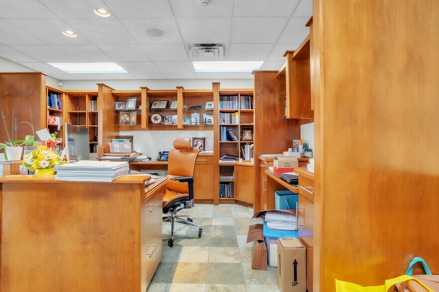 More Photos Of 1450 Pa-51, Clairton Office For Sale