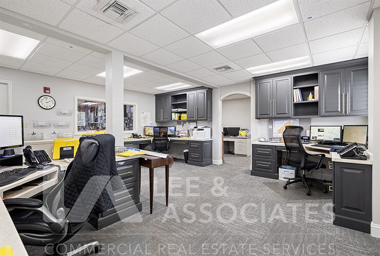 More Photos Of 6524 All American Blvd, Orlando Warehouse For Lease