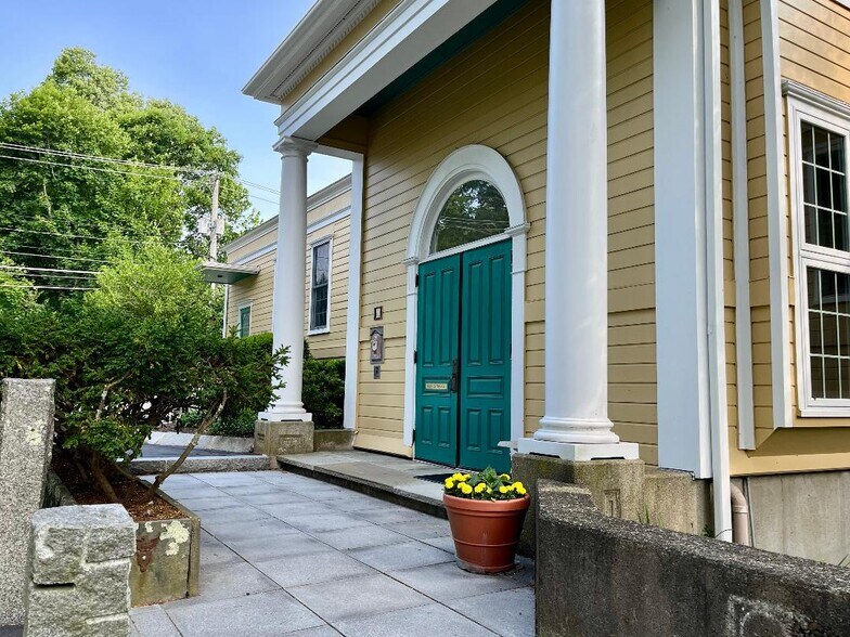 More Photos Of 294 Pleasant St, Stoughton Office For Lease