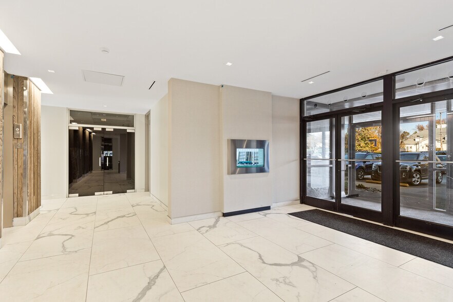 More Photos Of 6263 Poplar Ave, Memphis Office For Lease