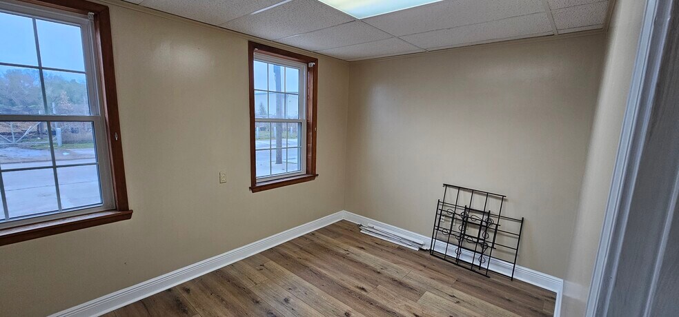 More Photos Of 200 Industrial Ave, Jefferson Warehouse For Lease