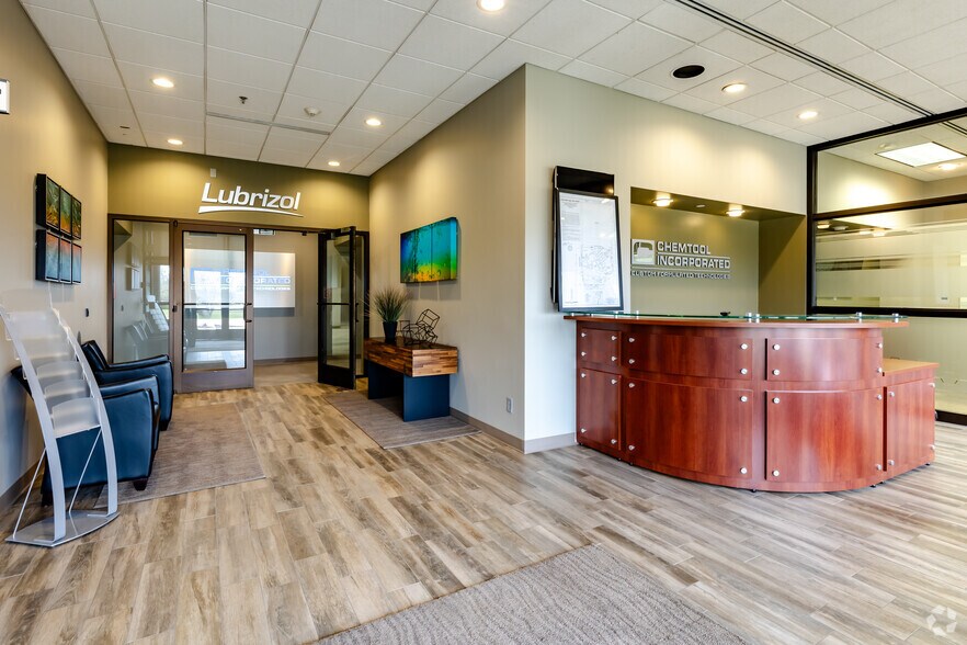 More Photos Of 801 W Rockton Rd, Rockton Research And Development For Sale