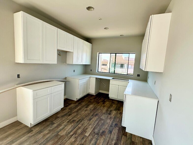 More Photos Of 11830 N 28th Dr, Phoenix Apartments For Sale