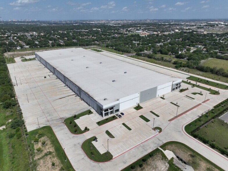 More Photos Of 715 SE Loop 410, San Antonio Manufacturing For Lease