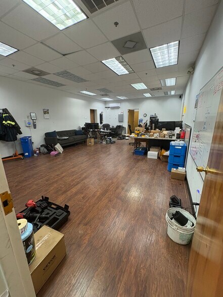 More Photos Of 40 Shanklin Rd, Beaufort Warehouse For Sale