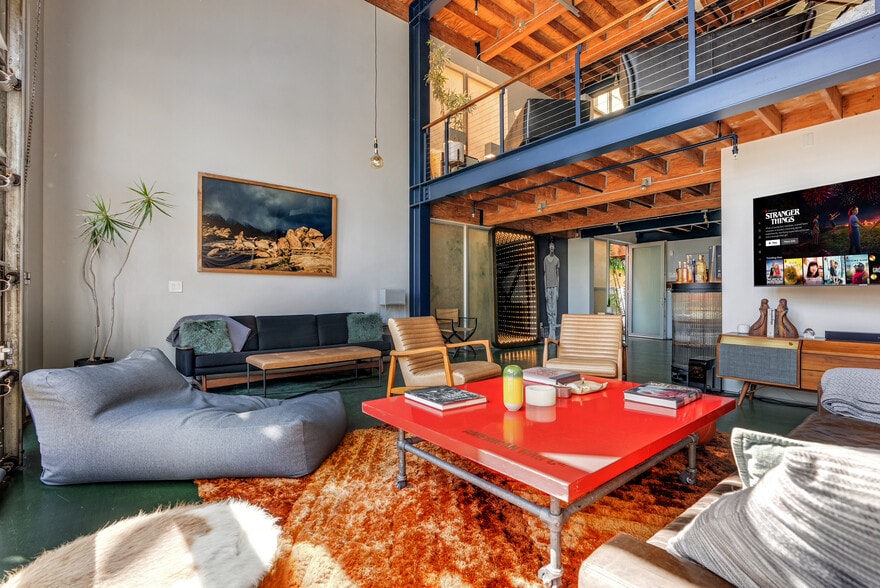 More Photos Of 2114 Narcissus Ct, Venice Office For Lease