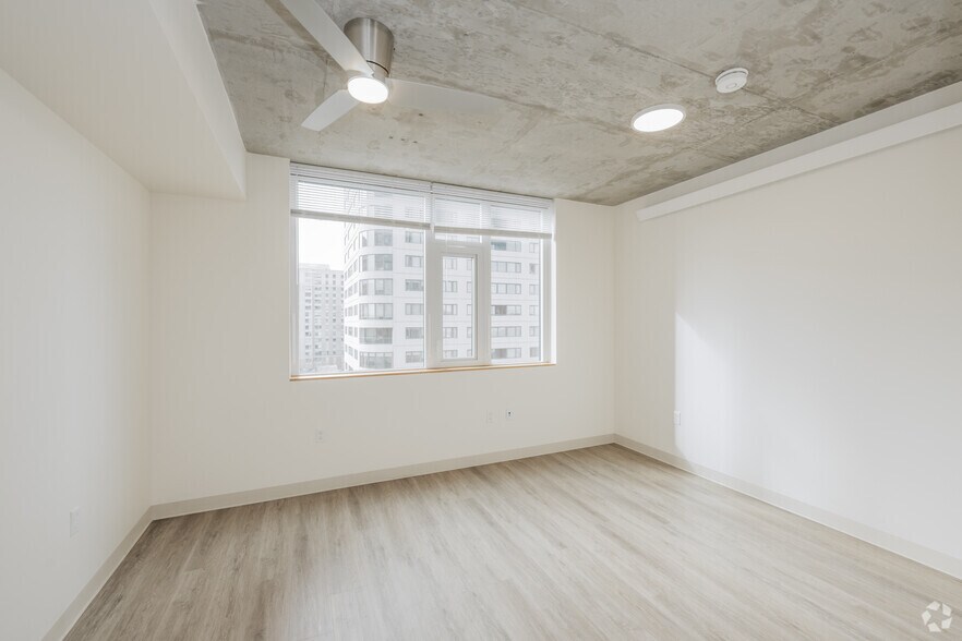 More Photos Of 1400 Madison St, Seattle Apartments For Lease