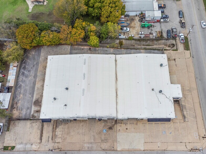 More Photos Of 2333-2337 Delante St, Haltom City Warehouse For Sale