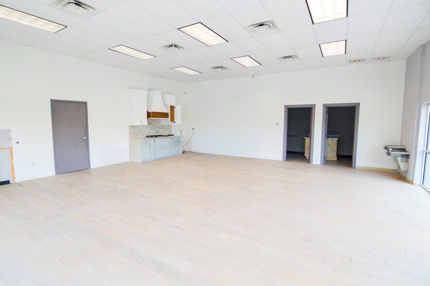 More Photos Of 10930 Gabriels Pl, San Antonio Showroom For Sale