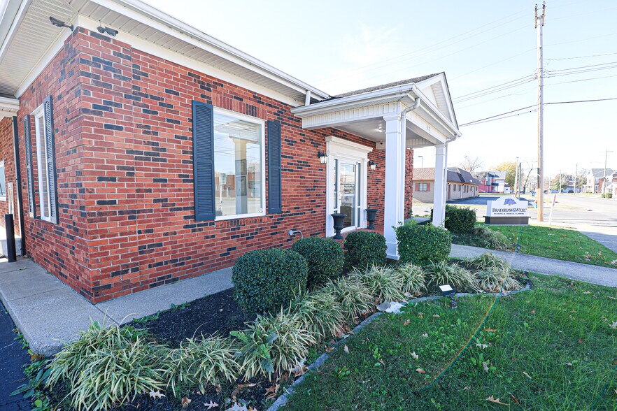 More Photos Of 630 Jefferson St, Paducah Office For Sale