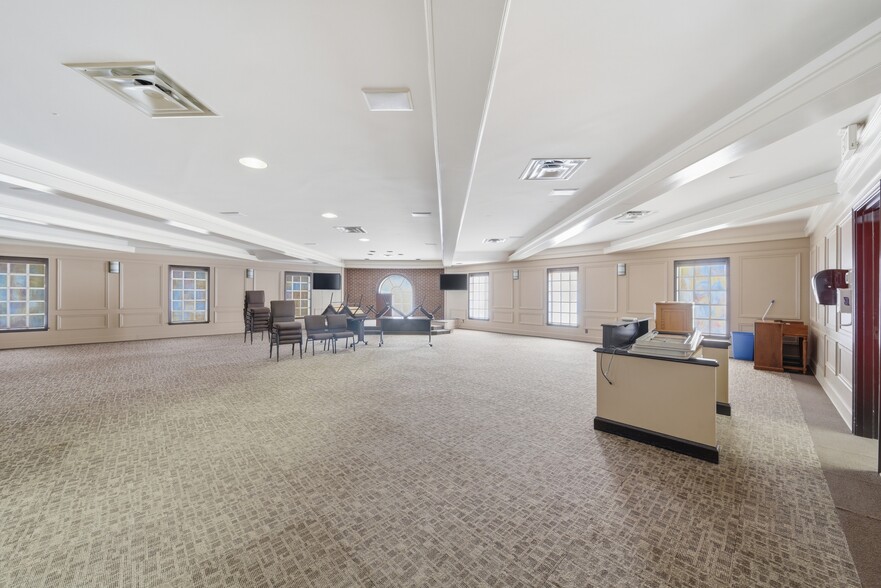 More Photos Of 7100 E 31st St, Tulsa Religious Facility For Sale