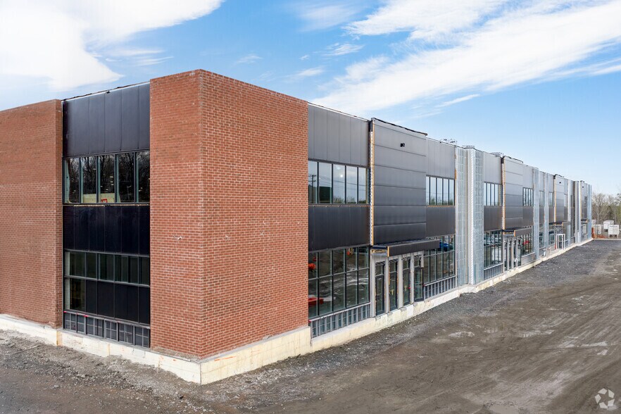 More Photos Of 100 Blvd Jean-Baptiste-Rolland O, Saint-jerome Unknown For Lease