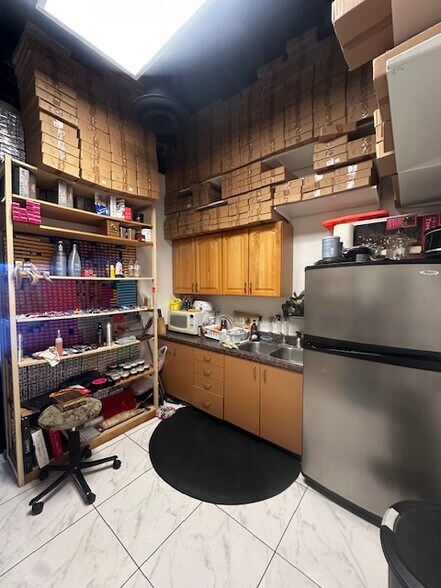 More Photos Of 171 N Gibson Rd, Henderson Storefront For Lease