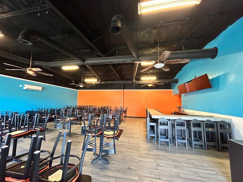 More Photos Of 1613 W Broadway St, Andrews General Retail For Sale