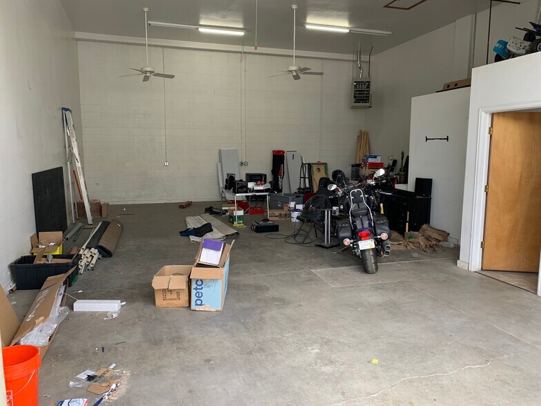 More Photos Of 427-445 N Denver Ave, Loveland Light Manufacturing For Lease