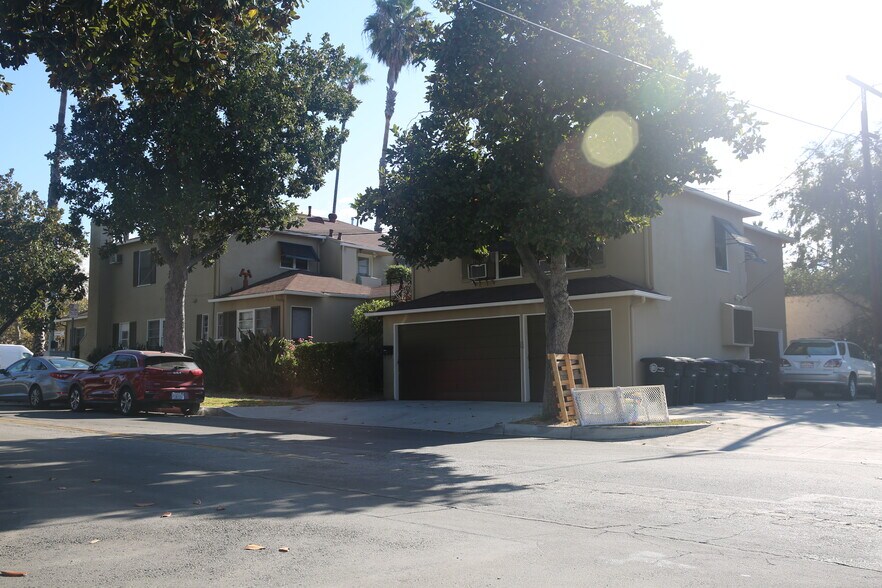 More Photos Of 988 W Glenoaks Blvd, Glendale Apartments For Sale