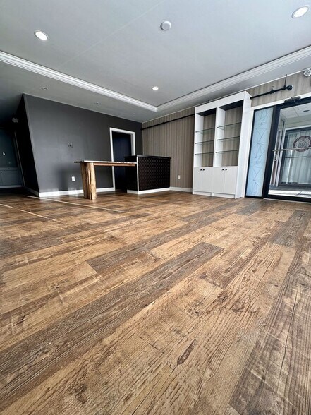 More Photos Of 725 Lafayette Rd, Hampton Storefront Retail Office For Sale