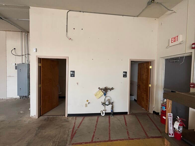 More Photos Of 841 Broadmeadow Rd, Rantoul Flex For Lease
