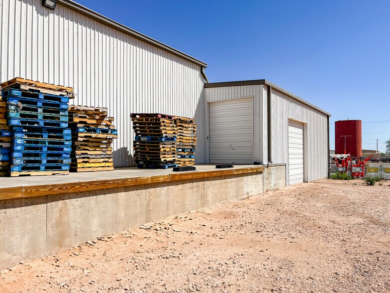 More Photos Of 7 E Industrial Loop, Midland Warehouse For Sale