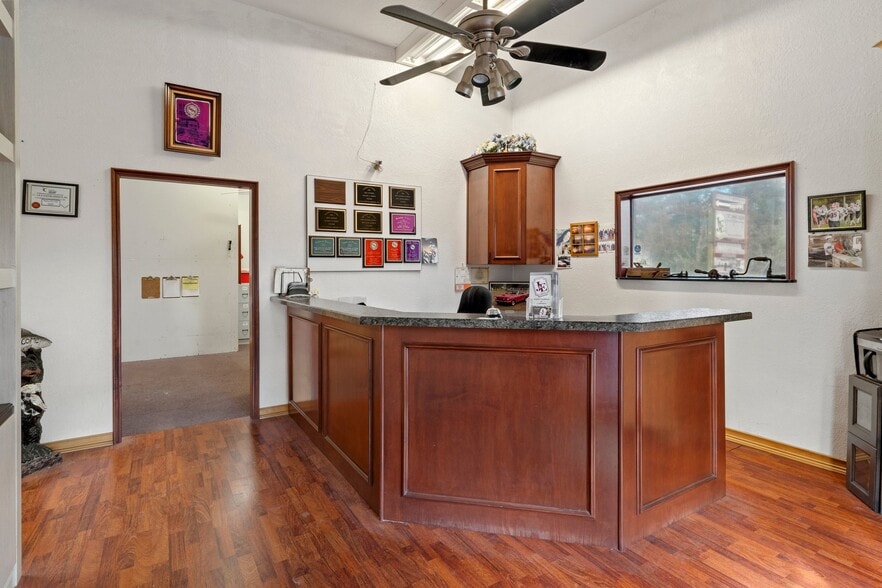 More Photos Of 9926 Denton Ave, Hudson Warehouse For Lease