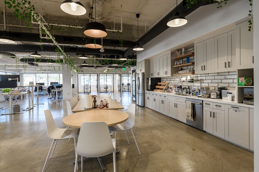 More Photos Of 6430 W Sunset Blvd, Los Angeles Office For Lease