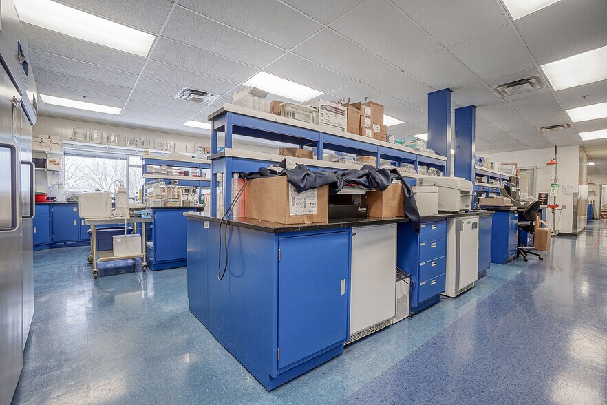 More Photos Of 7150 Rue Frederick-Banting, Montréal Office For Lease