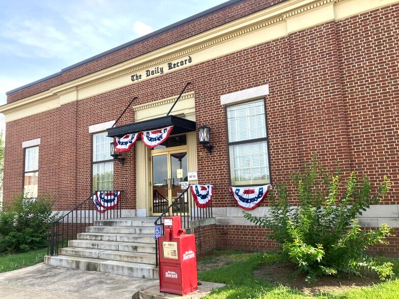 More Photos Of 99 W Broad St, Dunn Office For Sale