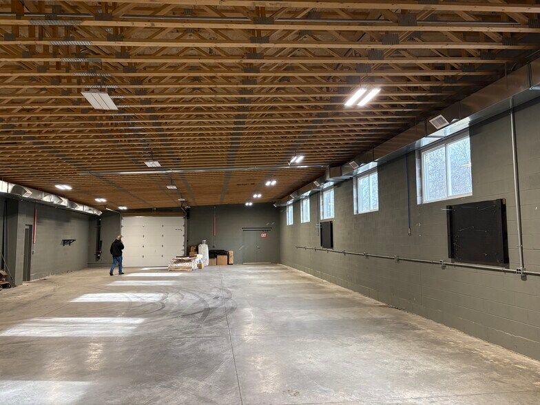 More Photos Of 157 Tremont St, Rehoboth Manufacturing For Sale