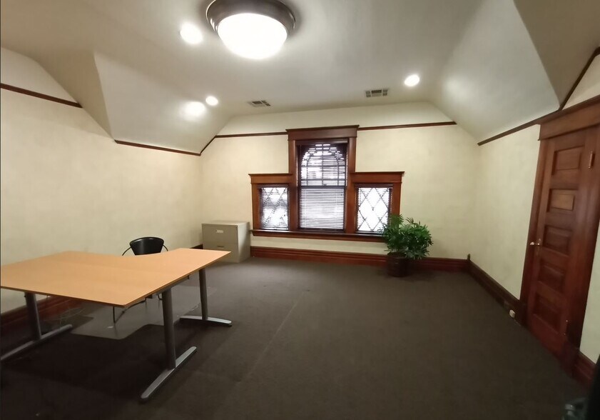 More Photos Of 36 Stewart St, Reno Office For Lease