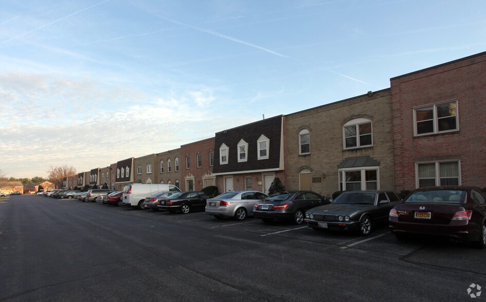 More Photos Of 15720-15754 Crabbs Branch Way, Rockville Showroom For Lease