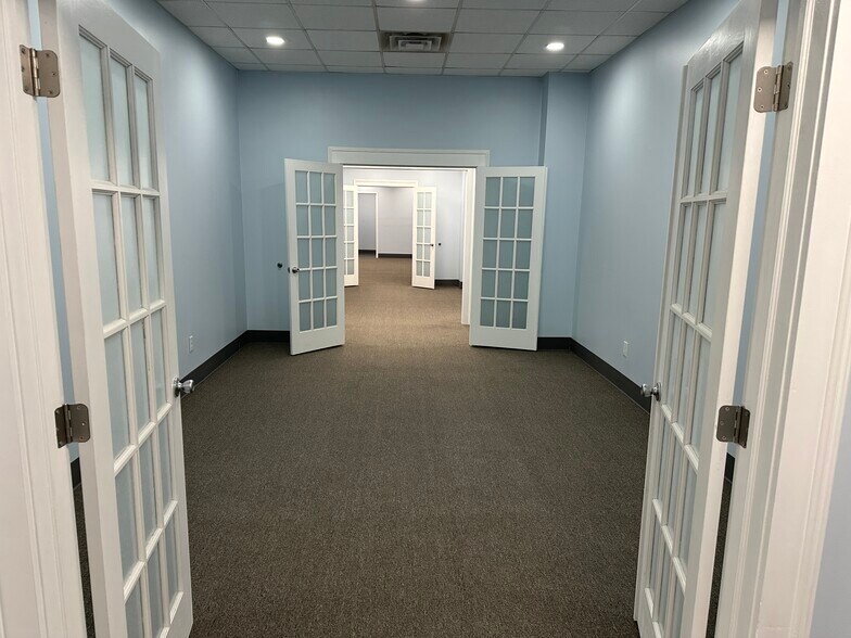 More Photos Of 9130 Otis Ave, Indianapolis Showroom For Sale