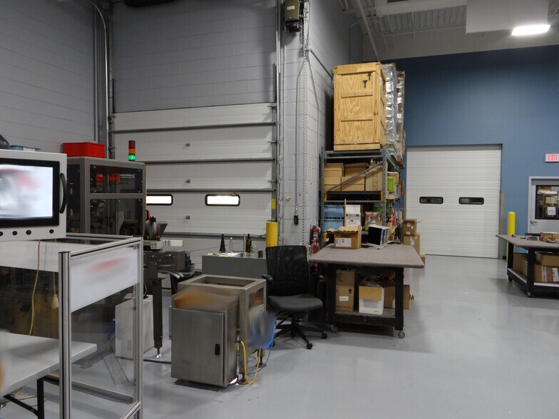 More Photos Of 9875 18th St N, Saint Petersburg Manufacturing For Lease