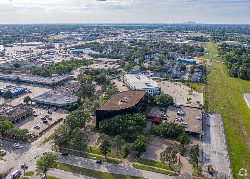 More Photos Of 12600 N Featherwood Dr, Houston Office For Lease