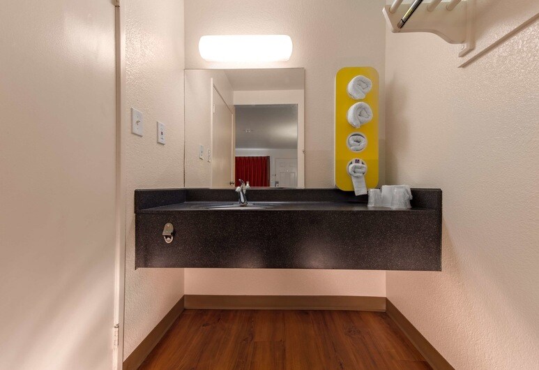 More Photos Of 5522 N Pan Am Expy, San Antonio Hotel For Sale