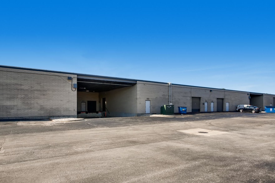 More Photos Of 1840-1864 S Elmhurst Rd, Mount Prospect Unknown For Lease